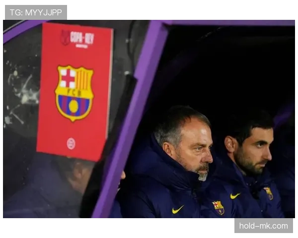 莱万披上巴萨9号战袍,状态回暖引球迷热议