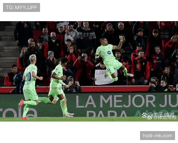 拉菲尼亚身披巴萨11号 期待新赛季迎来突破表现