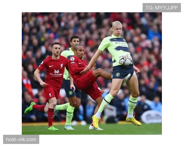 法比尼奥防守能力再升级,强势助力球队筑牢防线 法比尼奥防守能力再升级,强势助力球队筑牢防线